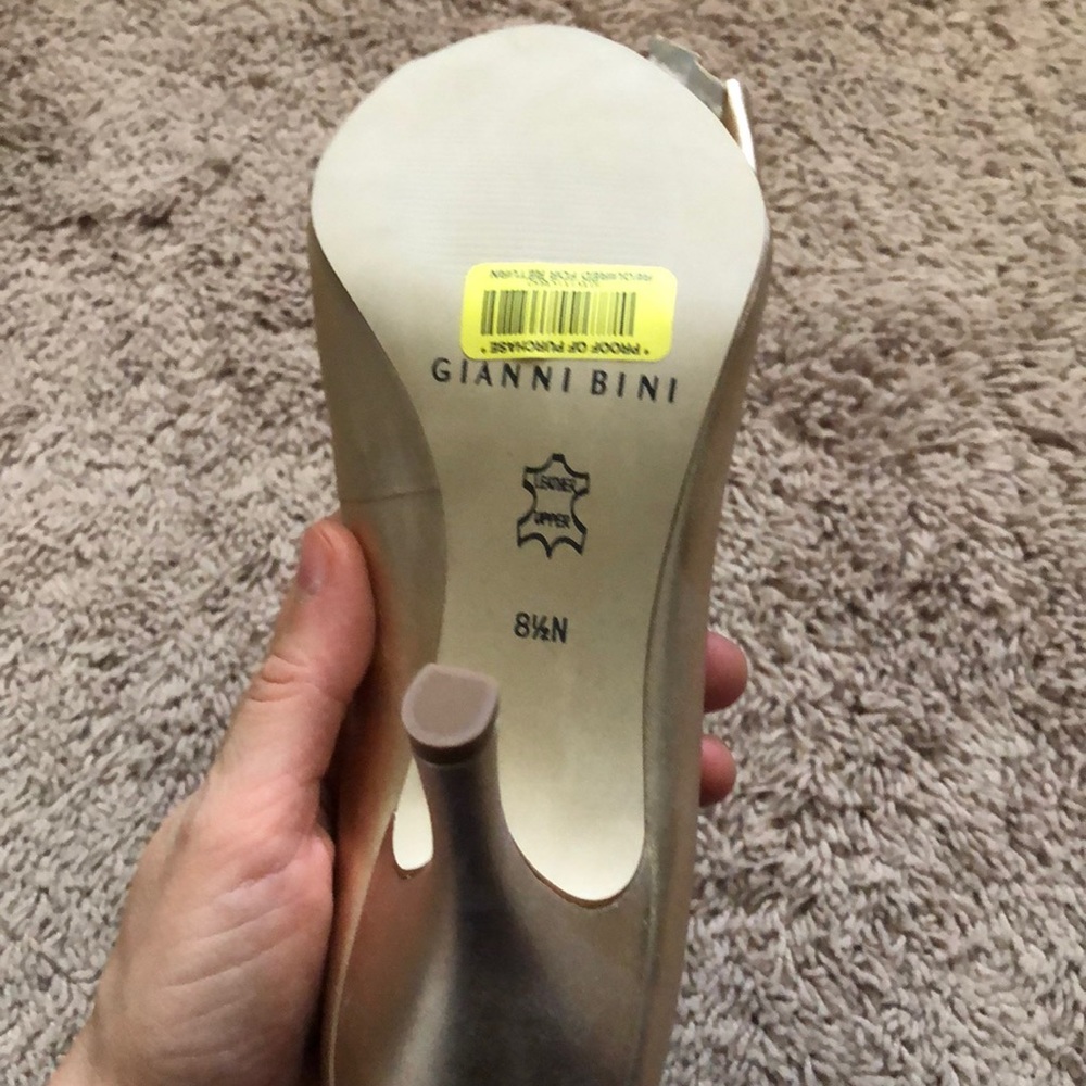 Shoes - Picture 3 of 4